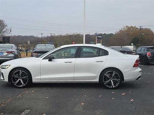 2024 Volvo S60 B5 Core Dark Theme