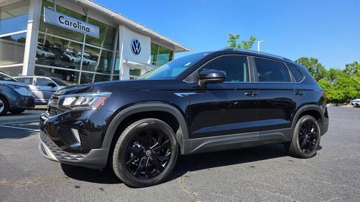 Deep Black Pearl 2022 Volkswagen Taos 1.5T SE