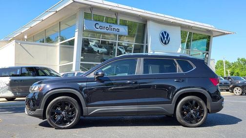 Deep Black Pearl 2022 Volkswagen Taos 1.5T SE