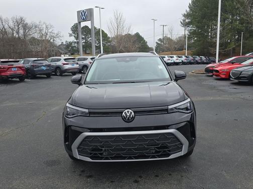 Deep Black Pearl 2026 Volkswagen Taos SE