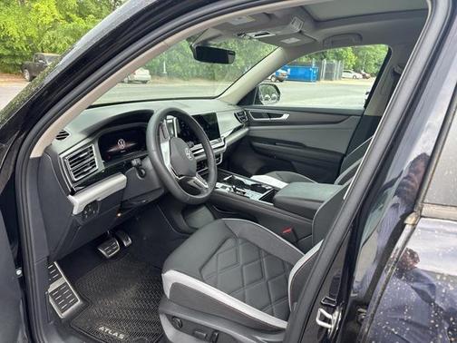 2024 Volkswagen Atlas 2.0T SE w/Technology 4MOTION