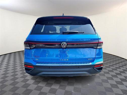 2025 Volkswagen Taos 1.5T SE Black