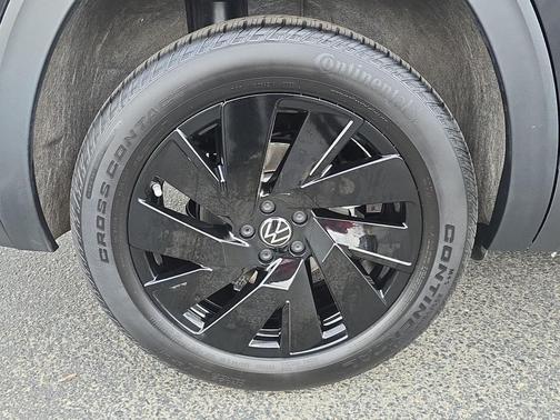 2025 Volkswagen Atlas 2.0T SE w/Technology 4MOTION