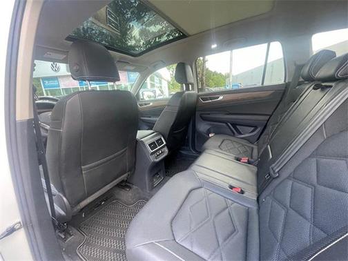 2024 Volkswagen Atlas 2.0T SE w/Technology 4MOTION