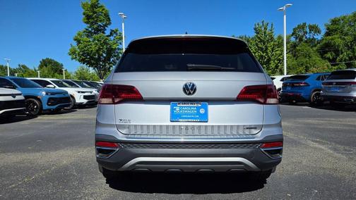 Pyrite Silver Metallic 2023 Volkswagen Taos 1.5T SE