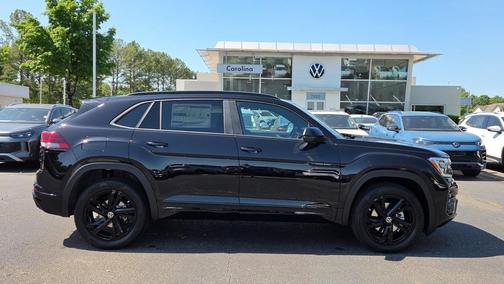 deep black pearl 2026 Volkswagen Atlas Cross Sport 2.0T SEL