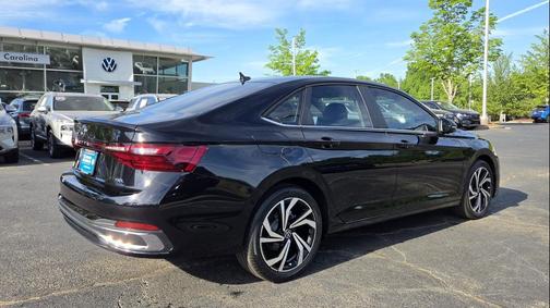 Deep Black Pearl 2026 Volkswagen Jetta 1.4T SEL