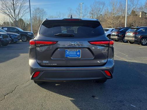 2022 Toyota Highlander L