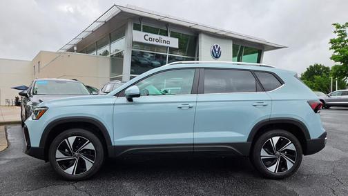 Monument Gray 2026 Volkswagen Taos SE