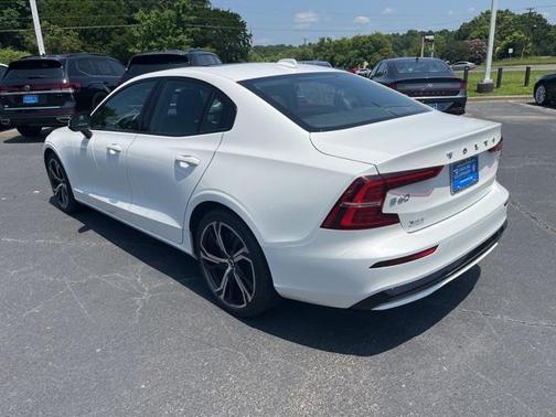 2024 Volvo S60 B5 Core Dark Theme