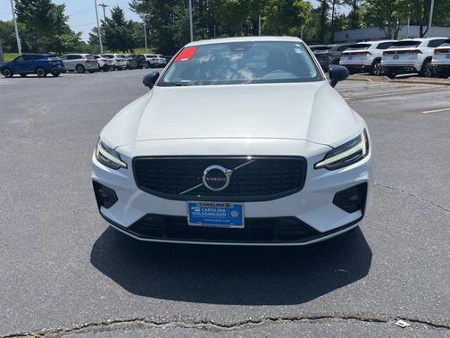 2024 Volvo S60 B5 Core Dark Theme