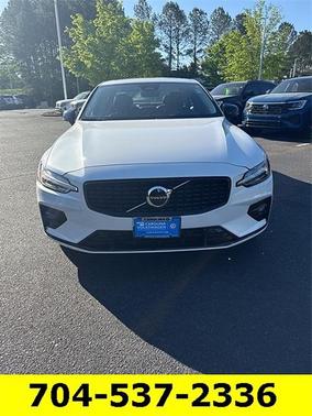 2024 Volvo S60 B5 Core Dark Theme