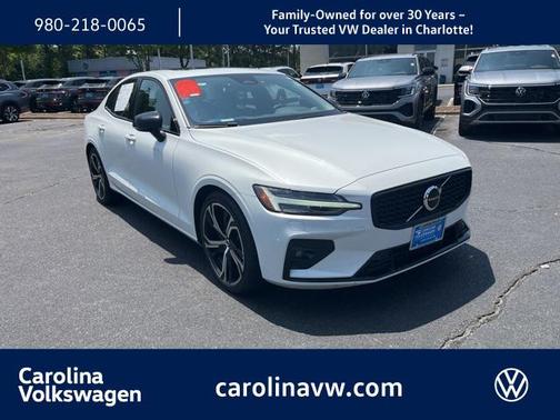 2024 Volvo S60 B5 Core Dark Theme