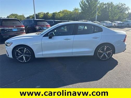 2024 Volvo S60 B5 Core Dark Theme