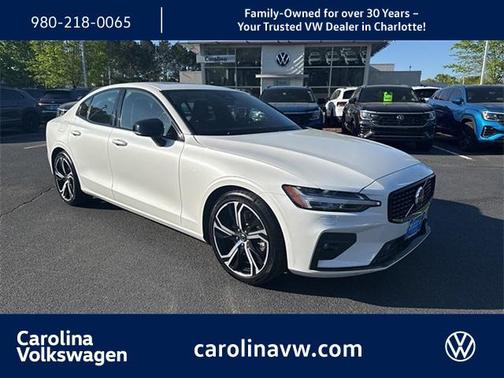 2024 Volvo S60 B5 Core Dark Theme