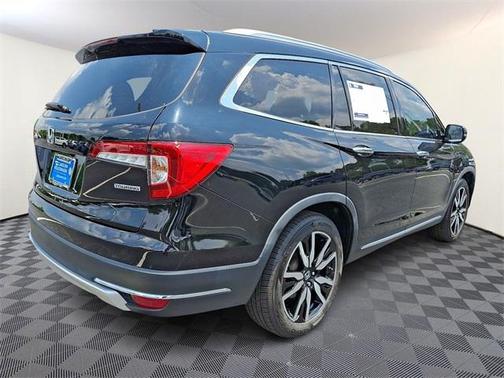 2022 Honda Pilot Touring 8-Passenger