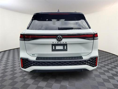 2025 Volkswagen Tiguan 2.0T SE R-Line Black