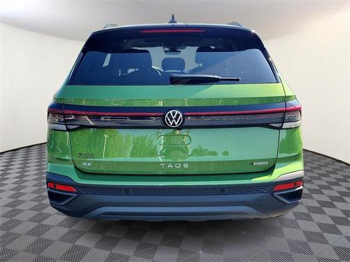 2025 Volkswagen Taos 1.5T SE Black