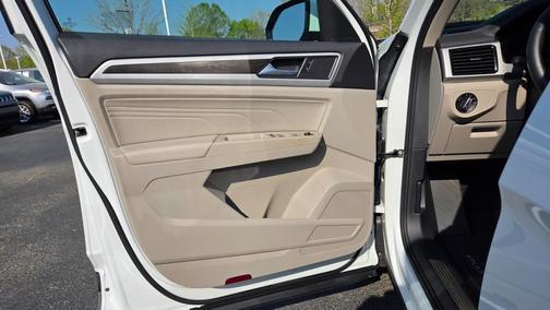 2022 Volkswagen Atlas 3.6L SE w/Technology