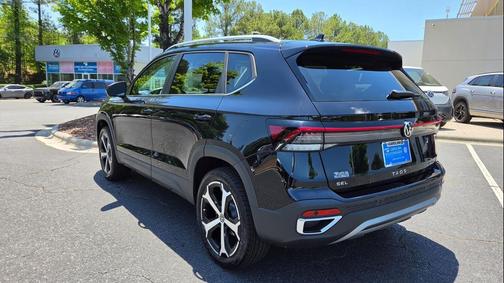 Deep Black Pearl 2026 Volkswagen Taos SEL
