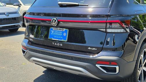 Deep Black Pearl 2026 Volkswagen Taos SEL