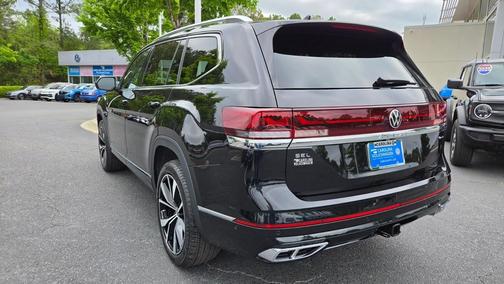 Deep Black Pearl 2026 Volkswagen Atlas 2.0T SEL Premium R-Line 4MOTION