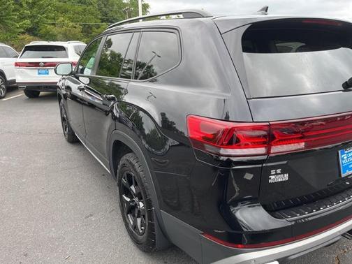 2024 Volkswagen Atlas 2.0T SE w/Technology 4MOTION