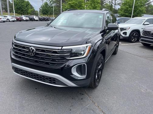 2024 Volkswagen Atlas 2.0T SE w/Technology 4MOTION