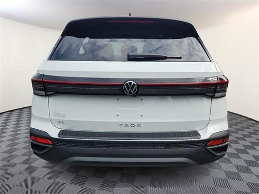 2025 Volkswagen Taos 1.5T SE Black