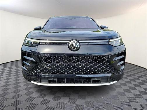 2025 Volkswagen Tiguan 2.0T SEL R-Line 4MOTION