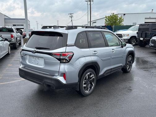 Ice Silver Metallic 2025 Subaru Forester Limited