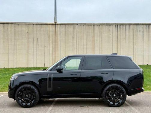 2025 Land Rover Range Rover P530 SE