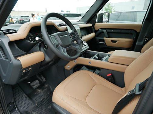2025 Land Rover Defender 110 P300