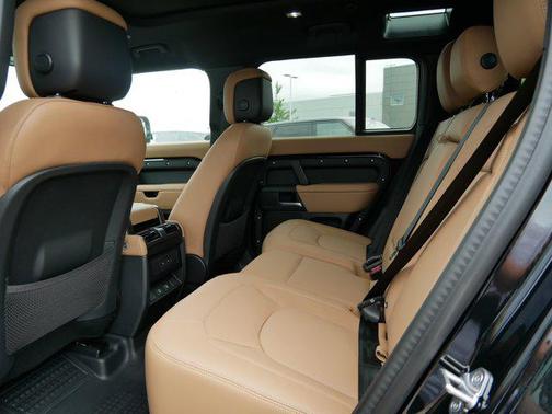 2025 Land Rover Defender 110 P300