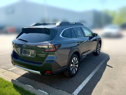 2023 Subaru Outback Touring