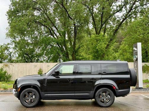 2025 Land Rover Defender 130 P400 S