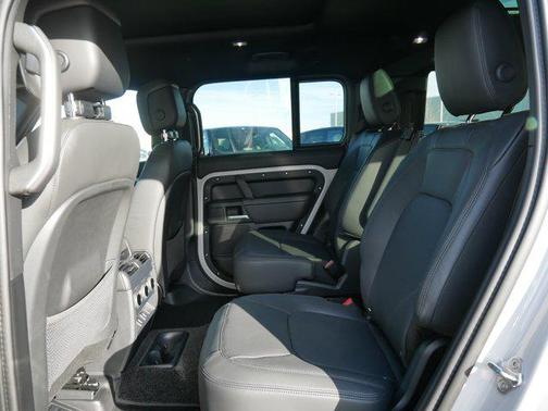 2026 Land Rover Defender X-Dynamic SE