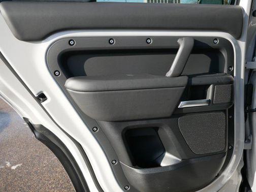 2026 Land Rover Defender X-Dynamic SE