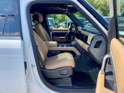 2025 Land Rover Defender 130 P400 X-Dynamic SE