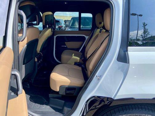 2025 Land Rover Defender 130 P400 X-Dynamic SE