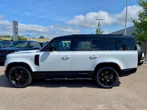 2025 Land Rover Defender 130 P400 X-Dynamic SE
