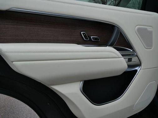 2026 Land Rover Range Rover P530 SE 7 Seat
