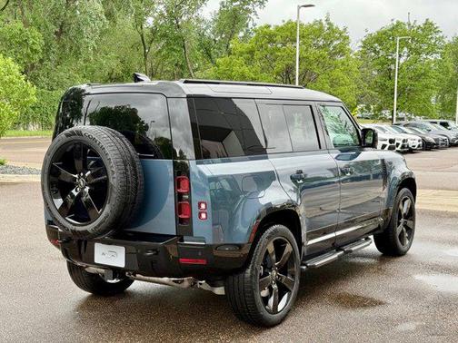 2025 Land Rover Defender 110 P400 X-Dynamic SE