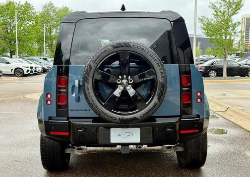 2025 Land Rover Defender 110 P400 X-Dynamic SE