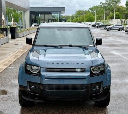 2025 Land Rover Defender 110 P400 X-Dynamic SE