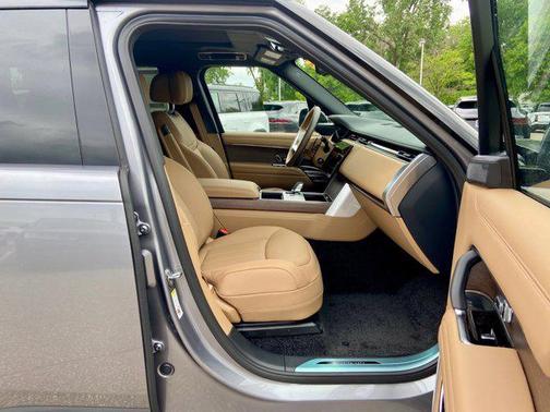 2025 Land Rover Range Rover P550e Autobiography