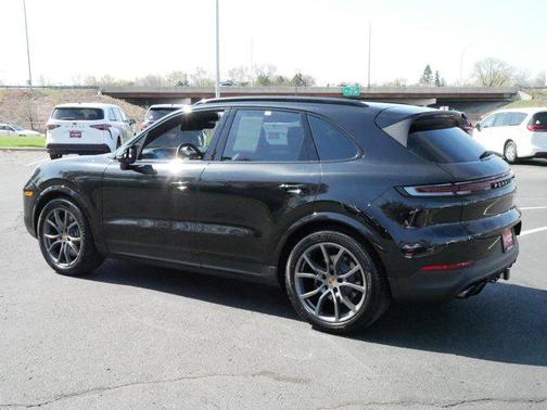 2024 Porsche Cayenne S