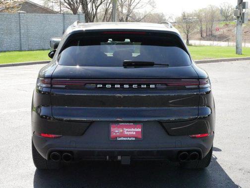 2024 Porsche Cayenne S