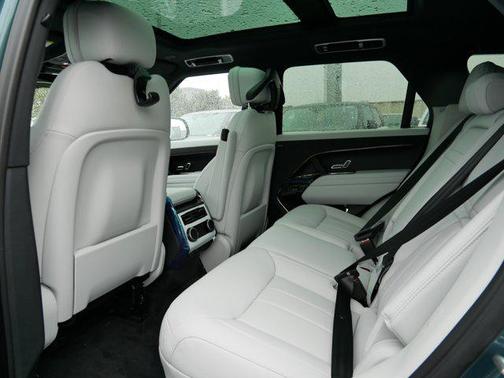 2025 Land Rover Range Rover Sport SE