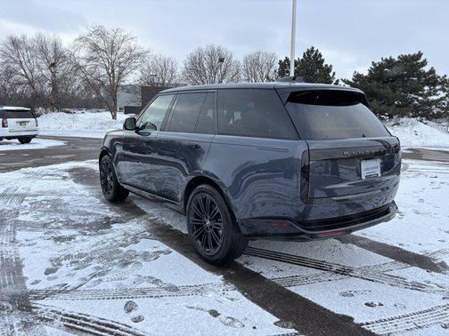 2025 Land Rover Range Rover P400 SE